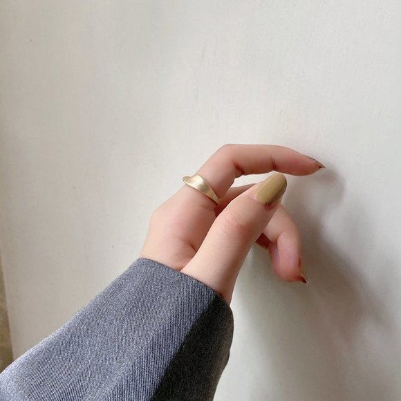 LAST ONE 💖Golden Minimalistic Ring - Picture 4 of 12